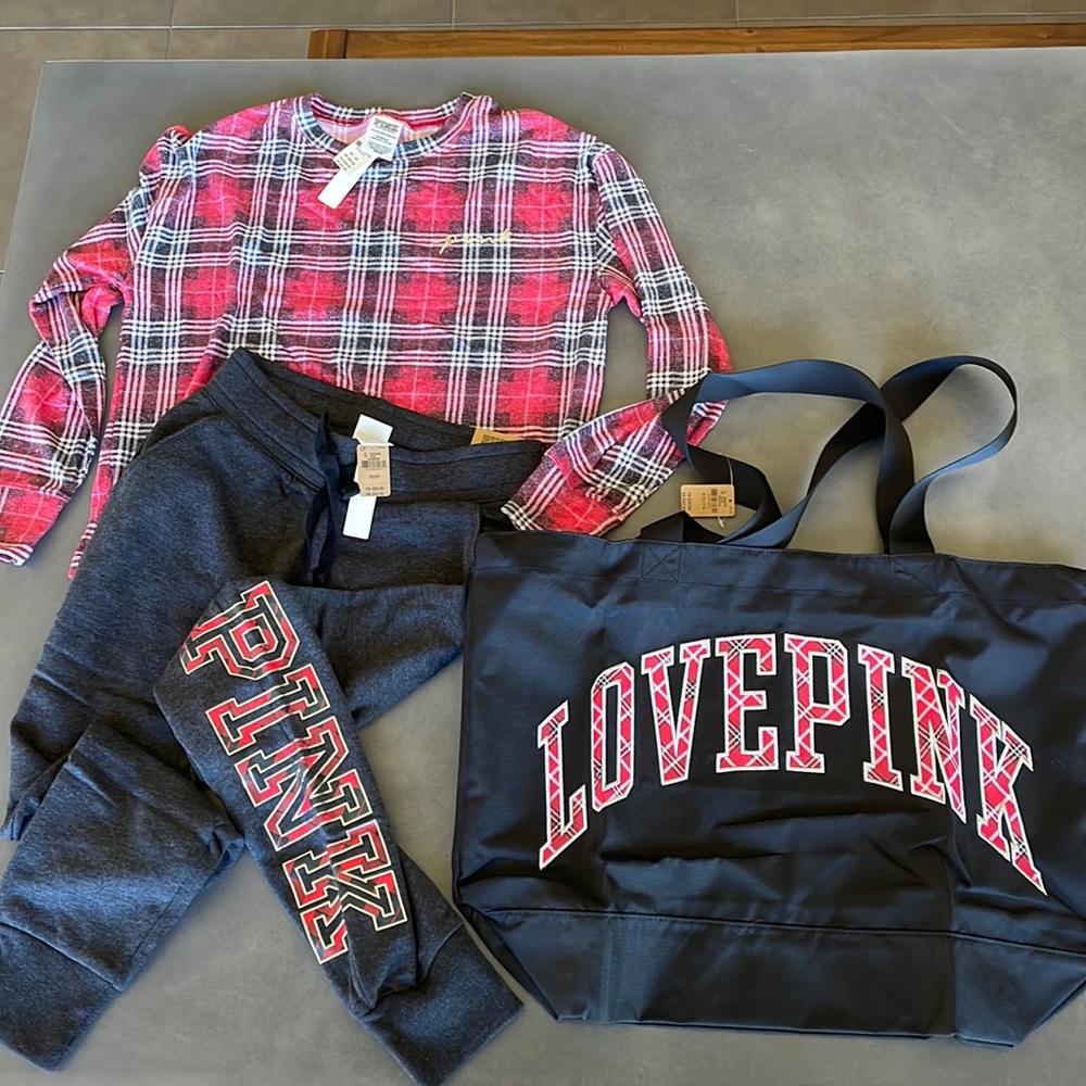 BRAND NEW PINK Pajamas & Tote Bag Gift Set!